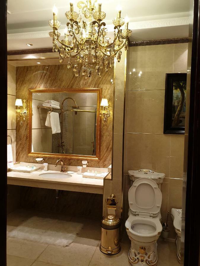 ホテルKaron Palace Qal'ai Khumb エクステリア 写真