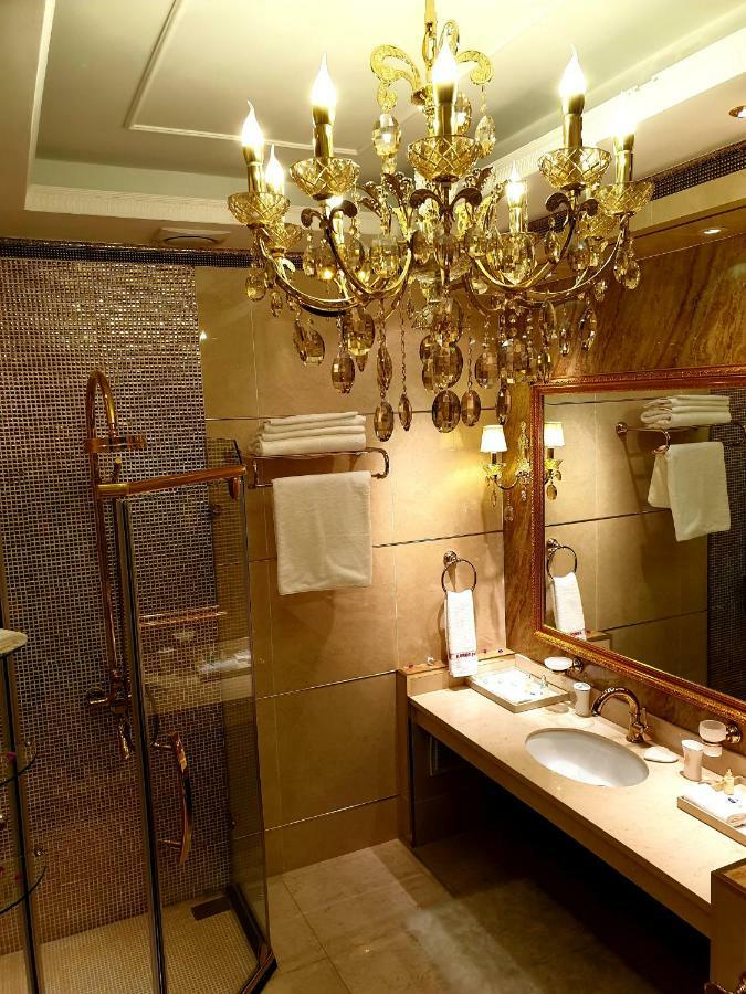 ホテルKaron Palace Qal'ai Khumb エクステリア 写真