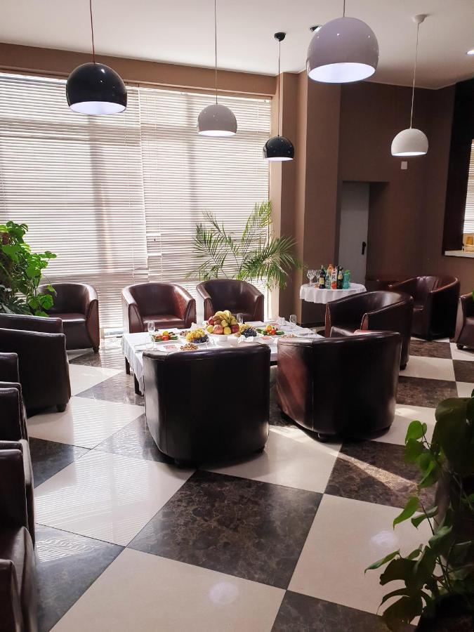 ホテルKaron Palace Qal'ai Khumb エクステリア 写真